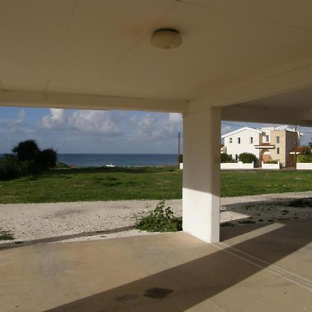 Athena And The Owl Beachside Apt Paphos Exterior photo